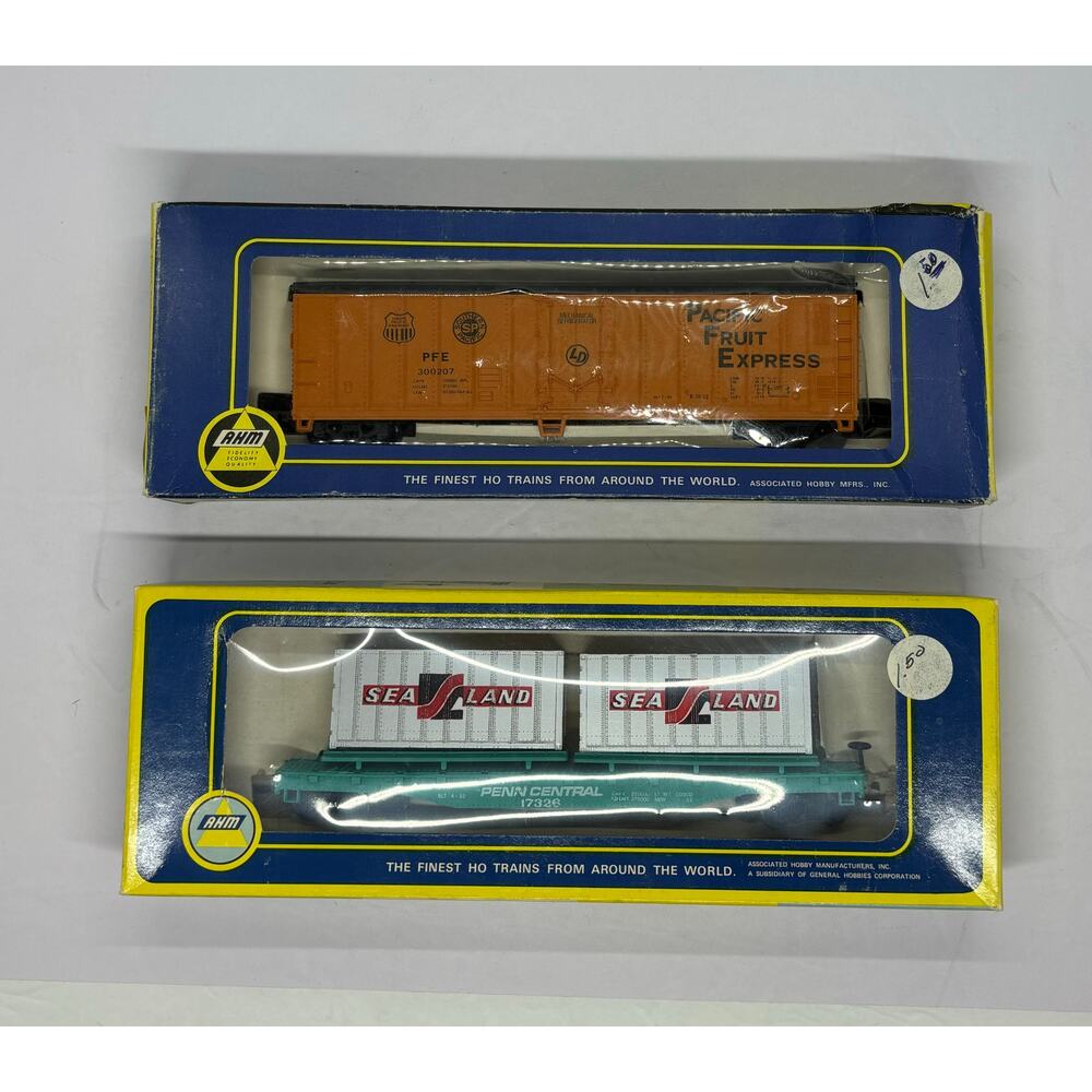 AHM HO Scale Flat Car With Sea Land Containers & Pacific Fruit Express Freight